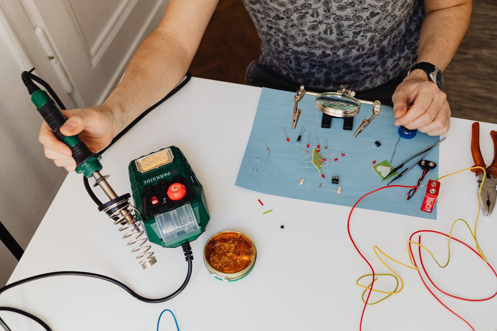 Illustration du Kwiiz Brancher un circuit sans danger
