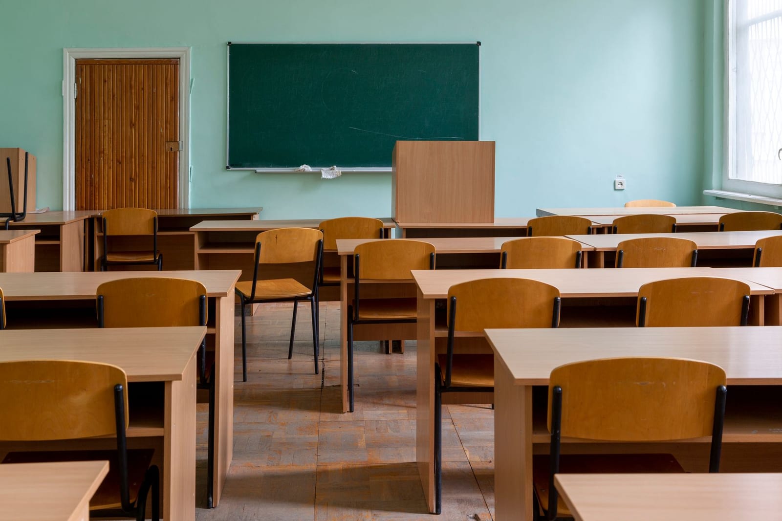 Illustration du Kwiiz Unit 4 - At school - Prépositions et consignes