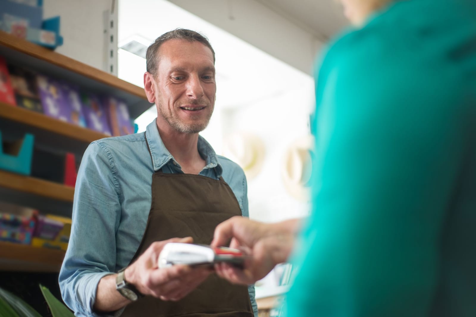 Illustration du Kwiiz CA 2 · Publier, promettre et engager le magasin