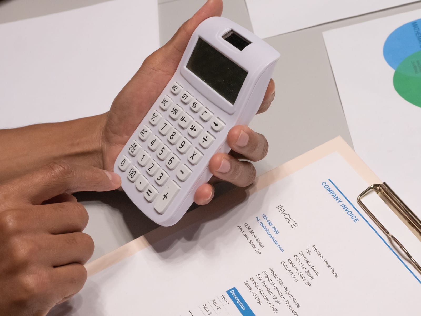 Illustration du Kwiiz Facturer les prestations et rédiger la correspondance