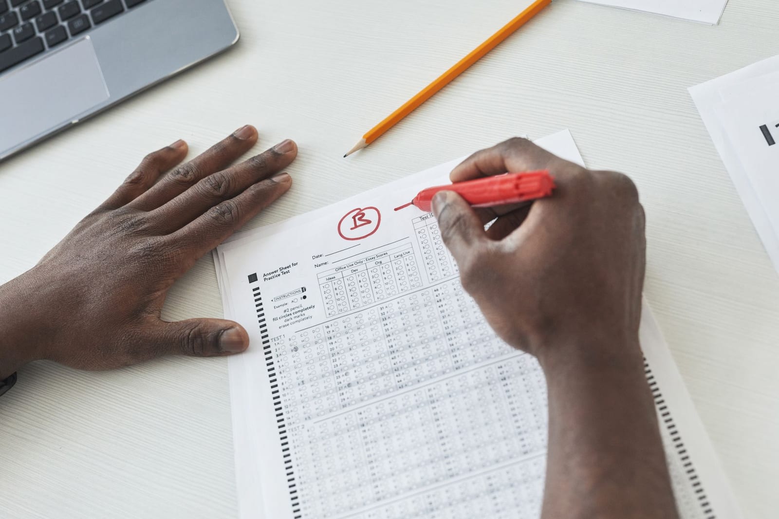 Illustration du Kwiiz Les biais de l'évaluation scolaire