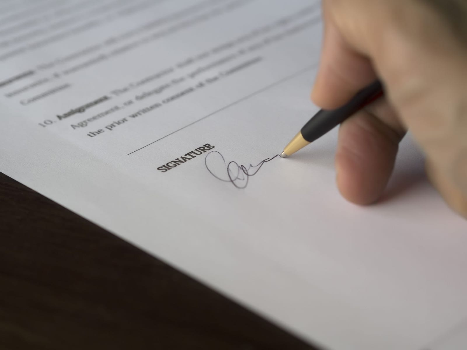 Illustration du Kwiiz Qui peut s'engager par contrat ?